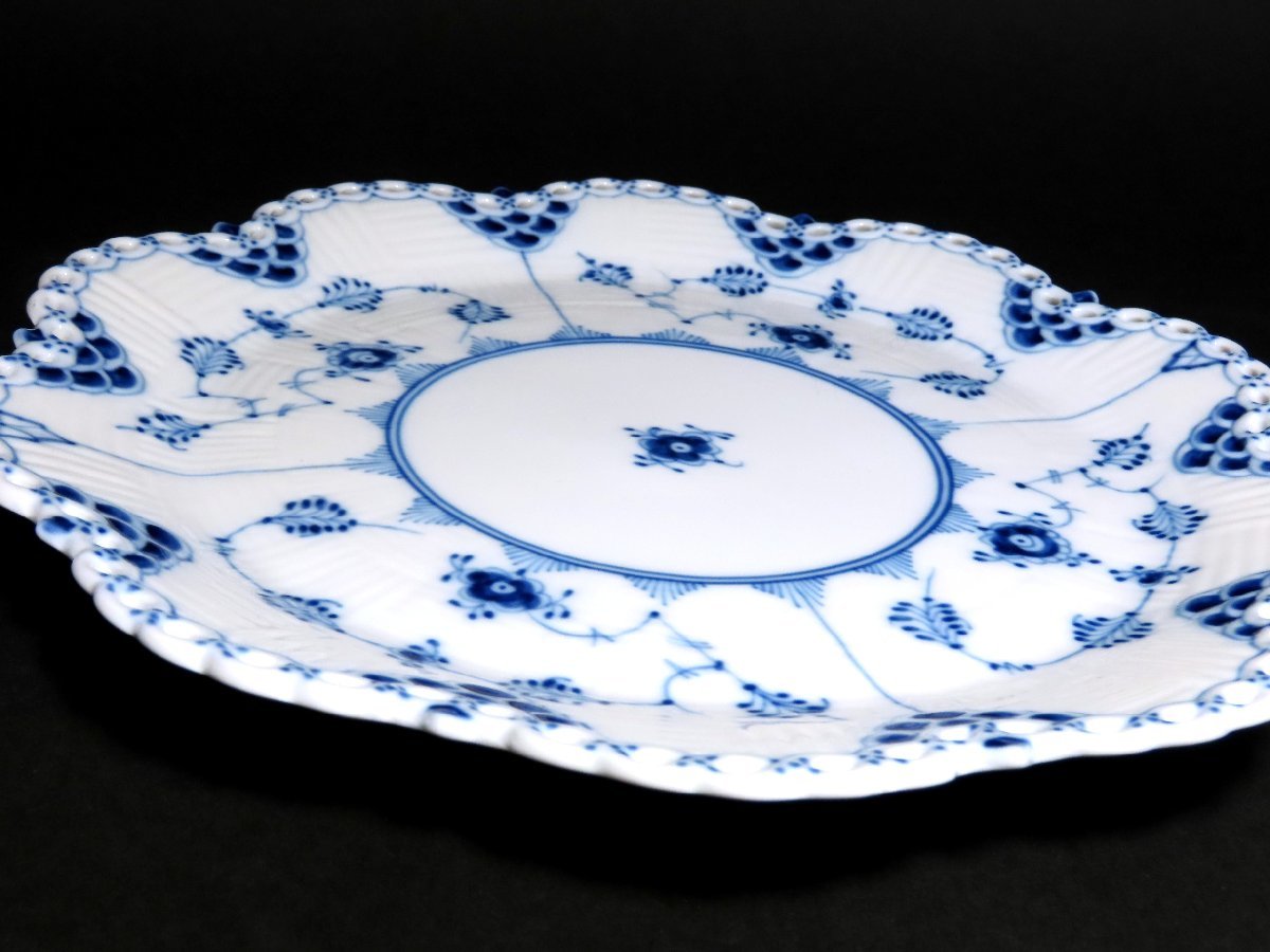 ロイヤルコペンハーゲン・ブルーフルーテッドハーフレースリーフ