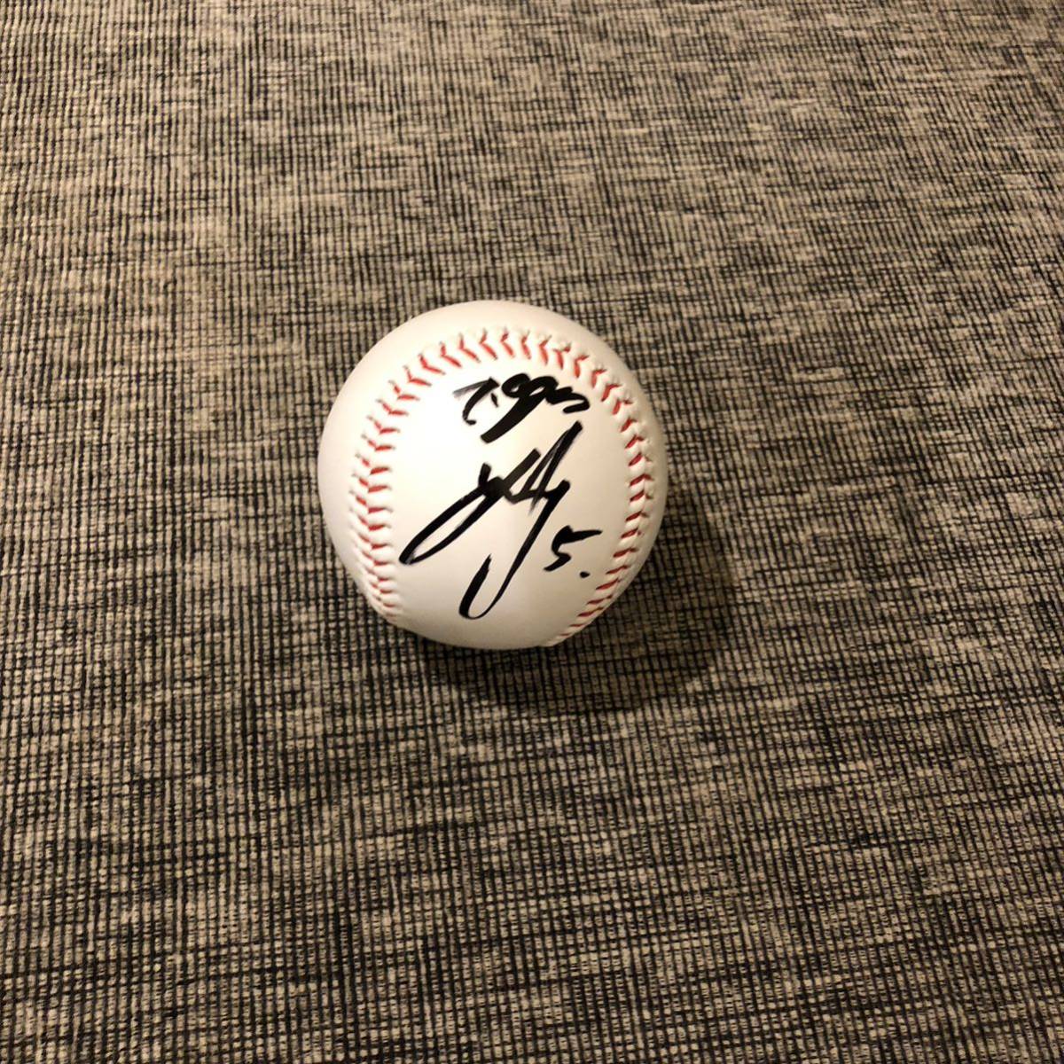 阪神タイガース　　近本　　　選手　直筆サインボール