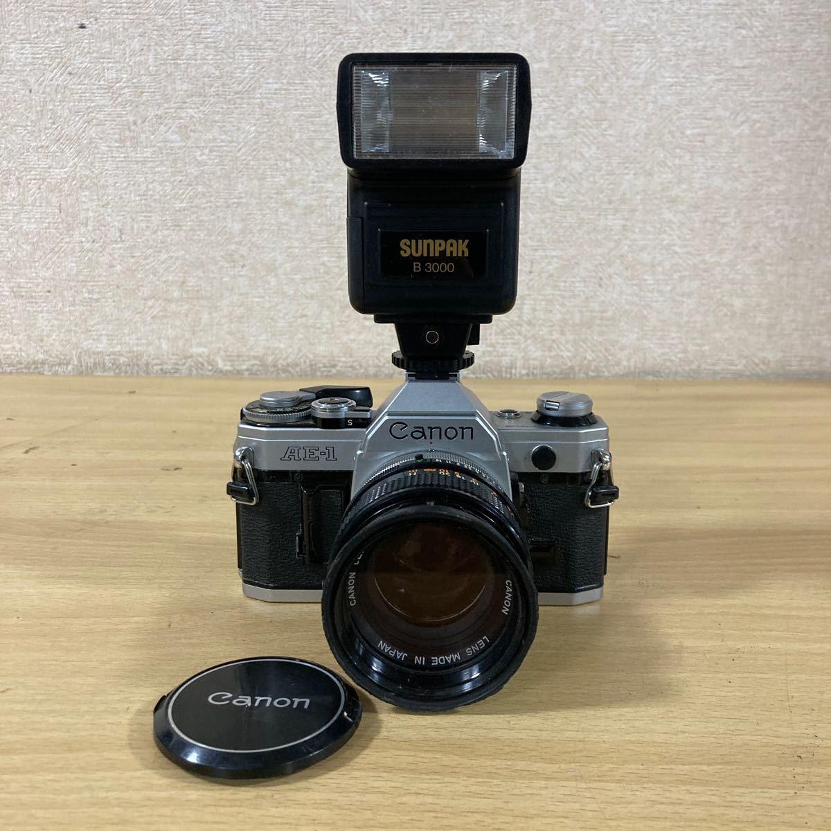 カメラ Canon AV-1 一眼レフカメラ フラッシュ付き