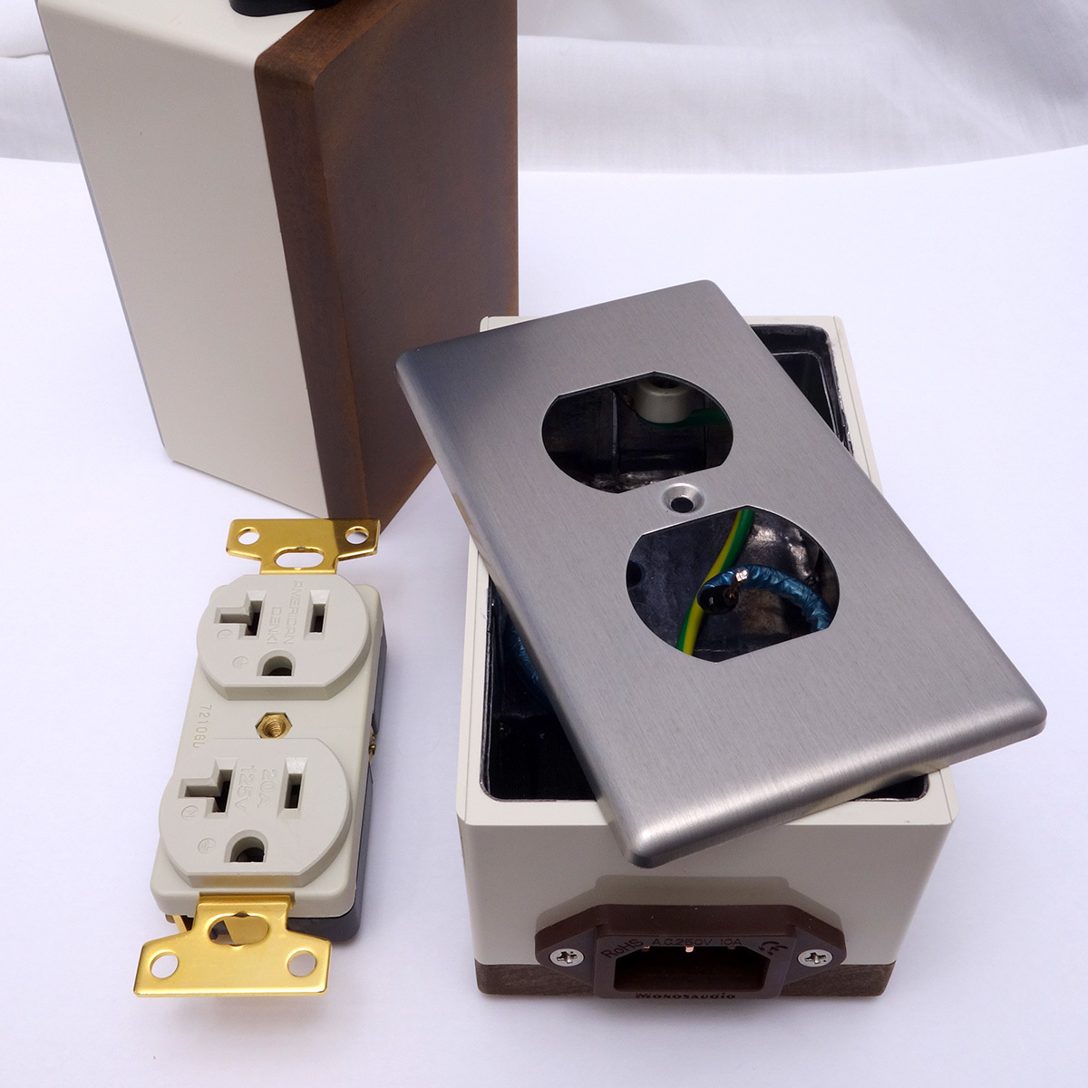 電源タップ 電源BOX コンセント ハイグレード部材使用 1台 Jupiter4N純銅 / BELDEN 線材 電源ケーブル無し 壁コンセントは多分 オヤイデ