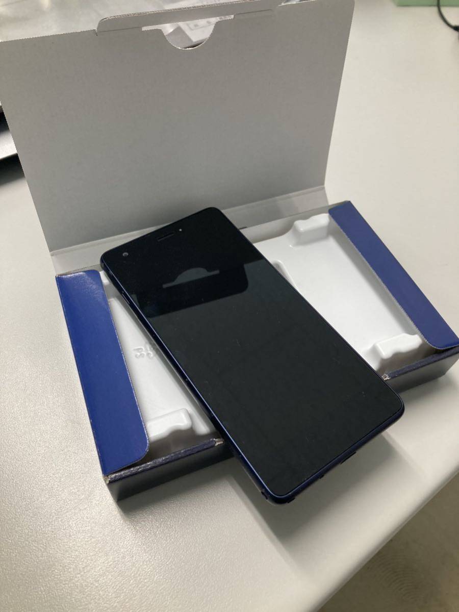 Qua phone QZ 5インチ メモリー3GB ストレージ32GB インディゴ au