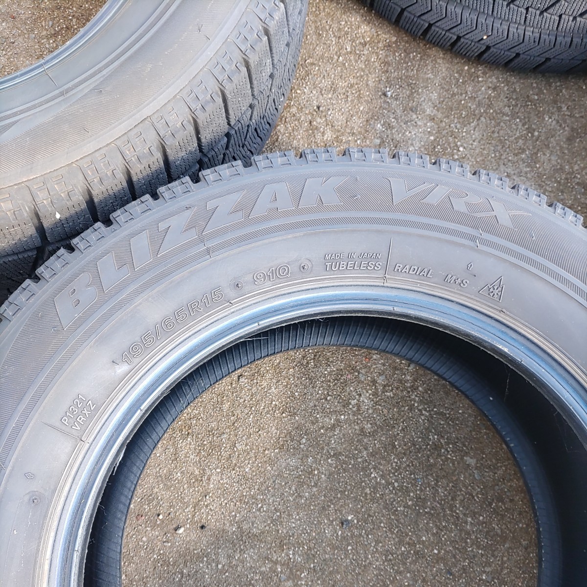 195&frasl;65R15 91Q : 2019年製 BRIDGESTONE 195&frasl;65r15」の人気商品一覧・価格比較 ブリザック　VRX 195/65R15 91Q　スタッドレスタイヤ4本