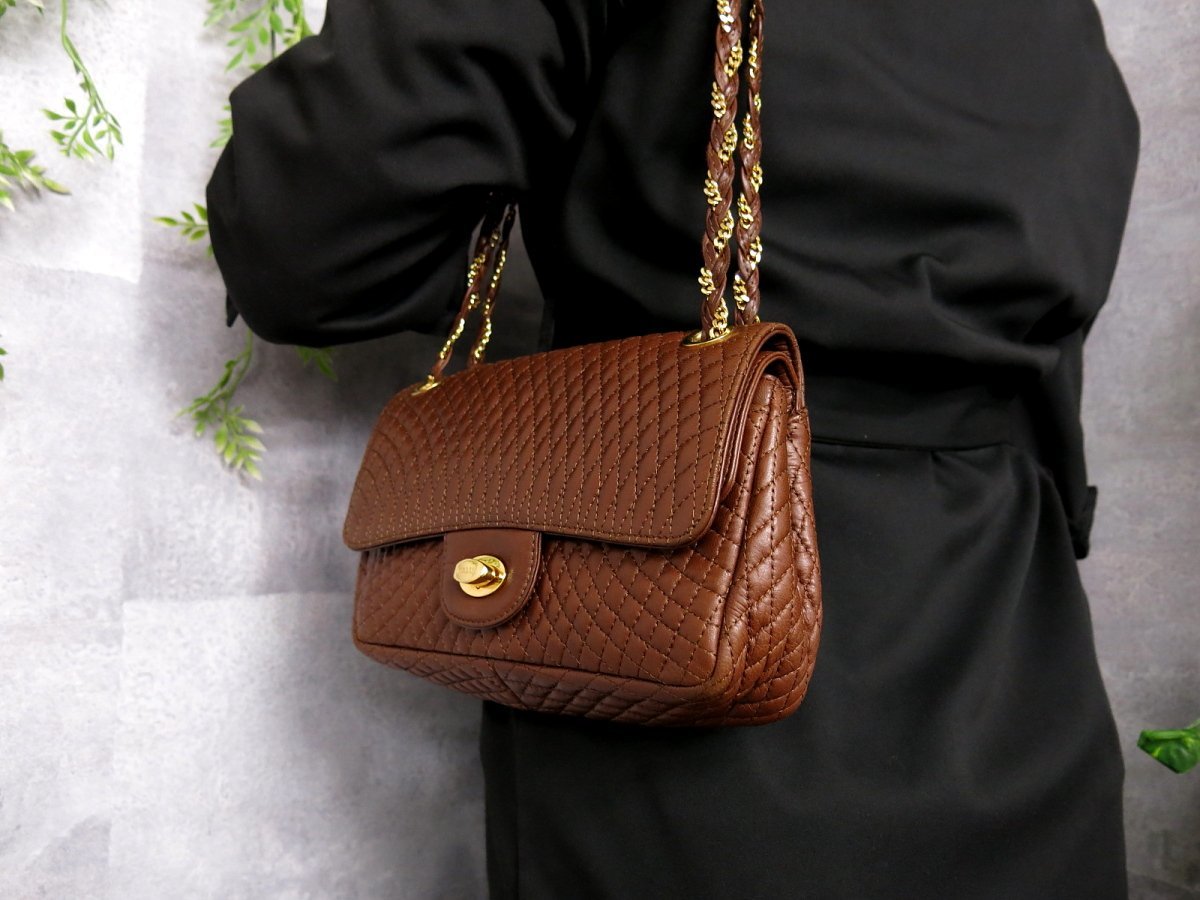 ○超美品○BALLY バリー○ロゴ型押し○ターンロック○キルティング 