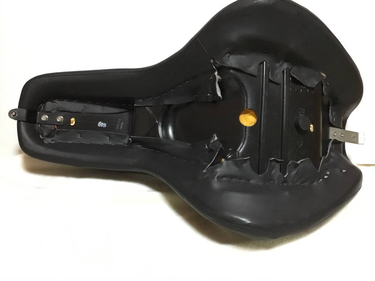 ハーレー　FXSTD ソフテイル100周年　アニバーサリー(記念シート)純正シート　00〜07年.破れ無し綺麗！_6