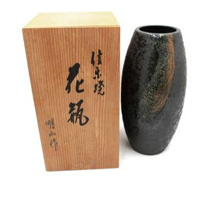 【未使用】信楽焼 文山窯 明山作 花瓶 耳付 共箱・解説書付 壺 刻印有 茶道具 花瓶 明山作 信楽焼の値段と価格推移は？｜5件の売買データから花瓶