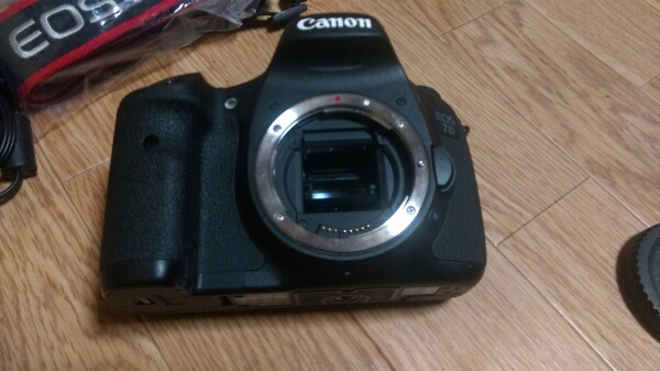 □良品□Canon キャノン EOS 7D ボディ□使用回数10回程度 出内容