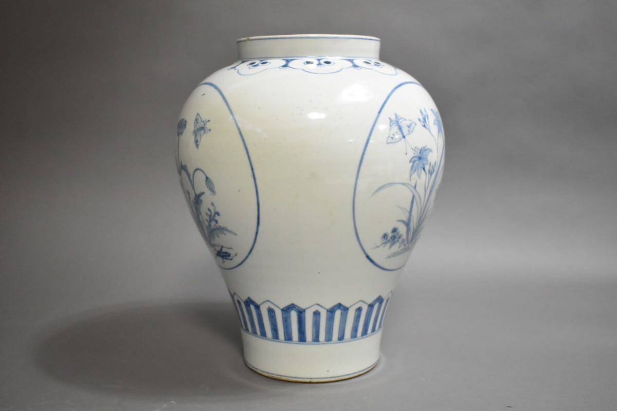 英】A558 時代 李朝染付花蝶図壷 中国美術 朝鮮 韓国 高麗 李朝 青花