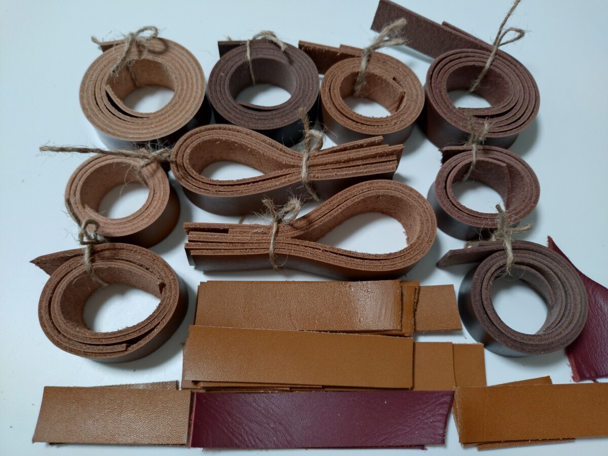 ★革ハギレ いろいろ詰め合わせセット★_1