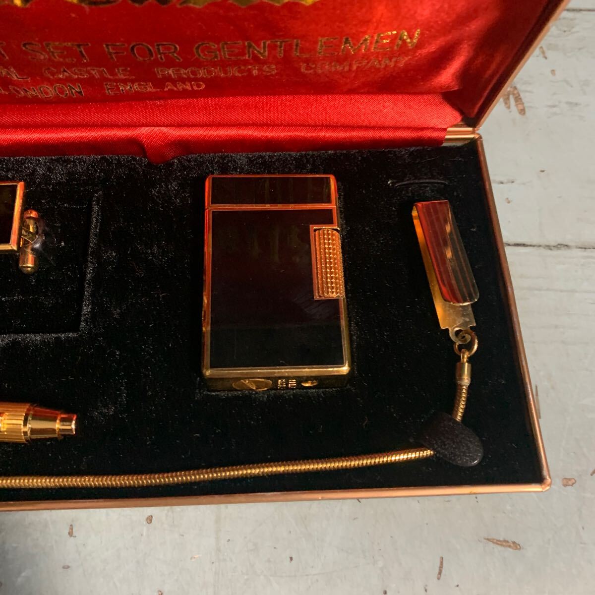 Royal Castle/ロイヤルキャッスル/カフス/タイピン/ウォレットチェーン/ボールペン/ライター/ケース付き ゴールドカラー 紳士セット(A-236)_5