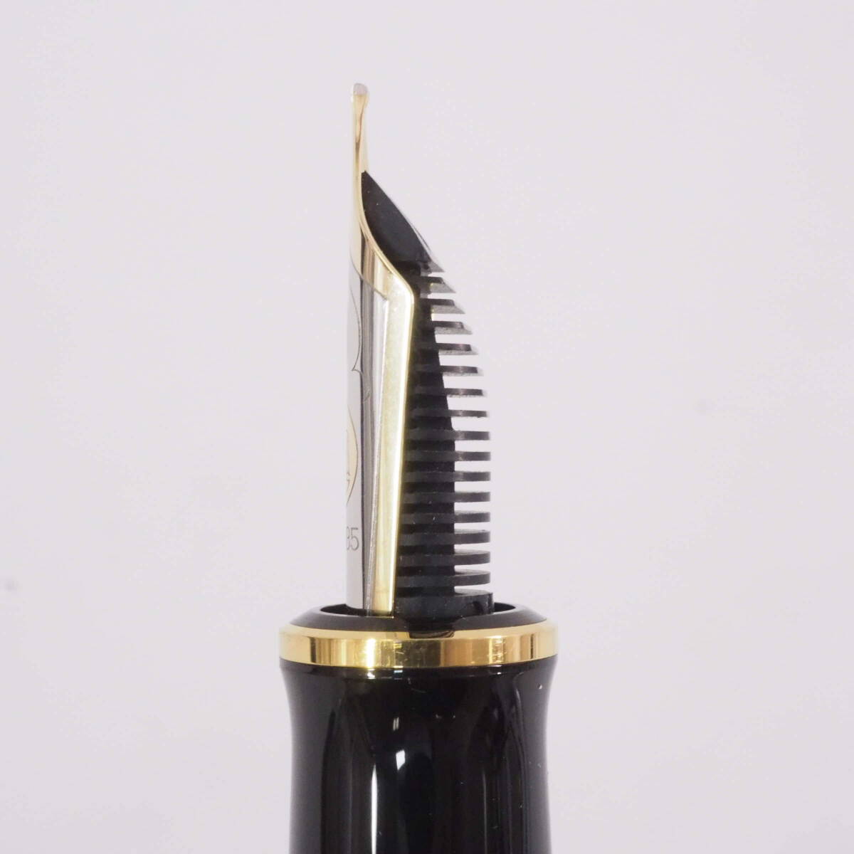 ペリカン M600 PELIKAN 14C 14金 M 中字 緑縞/グリーンストライプ×ブラック×ゴールド 万年筆+箱[Pa2064-GJ5_7