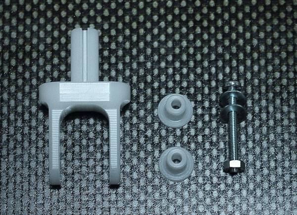 DD3系用　ジュラコン削り出し腰部品。