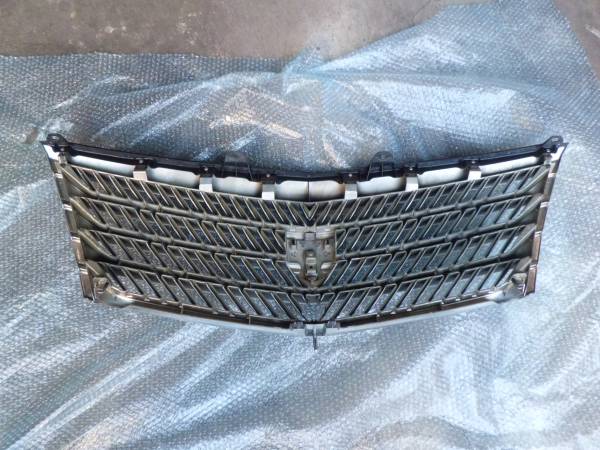 アルファードG　１０系　純正グリル　後期　美品　　カメラ付用