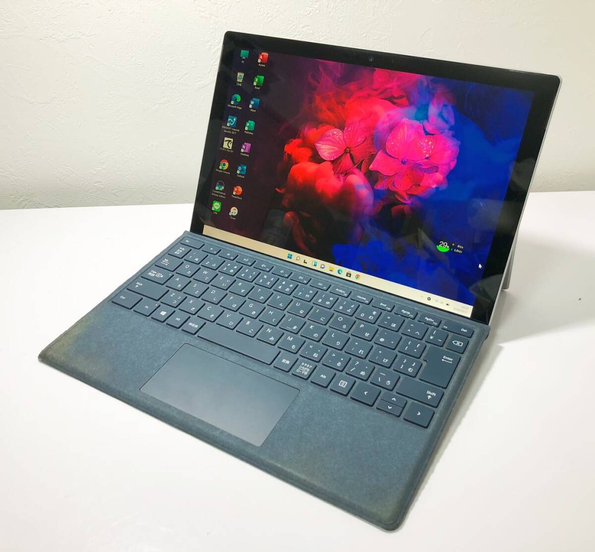 Microsoft SurfacePro 1796 Core(TM) i7-7660U 8GB/ SSD：256GB