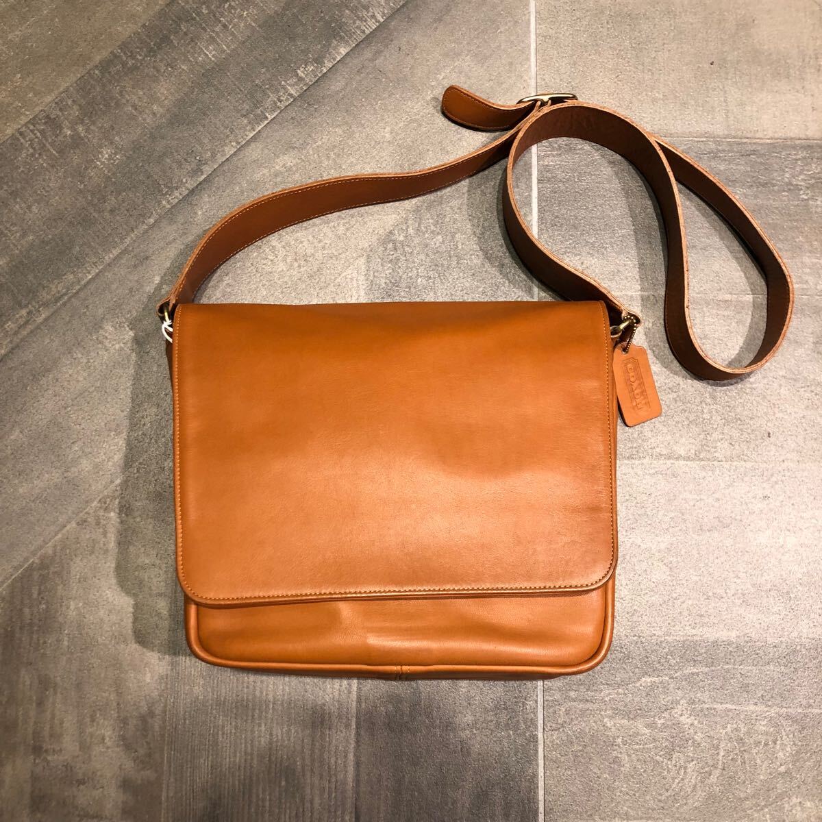 COACH コーチ レザーショルダーバッグ/ キャメル/メッセンジャー系