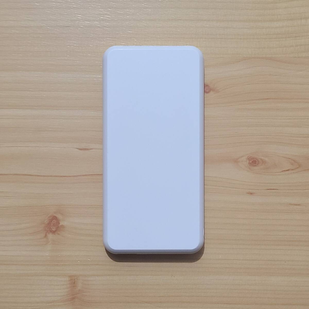 エレコム　5V/3A出力　モバイルバッテリー(10000mAh/15W/C×1+A×1)　EC-C05WF_2