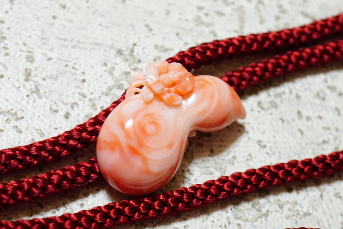 154 天然珊瑚 彫刻 ループタイ ネックレス ヴィンテージ アクセサリー