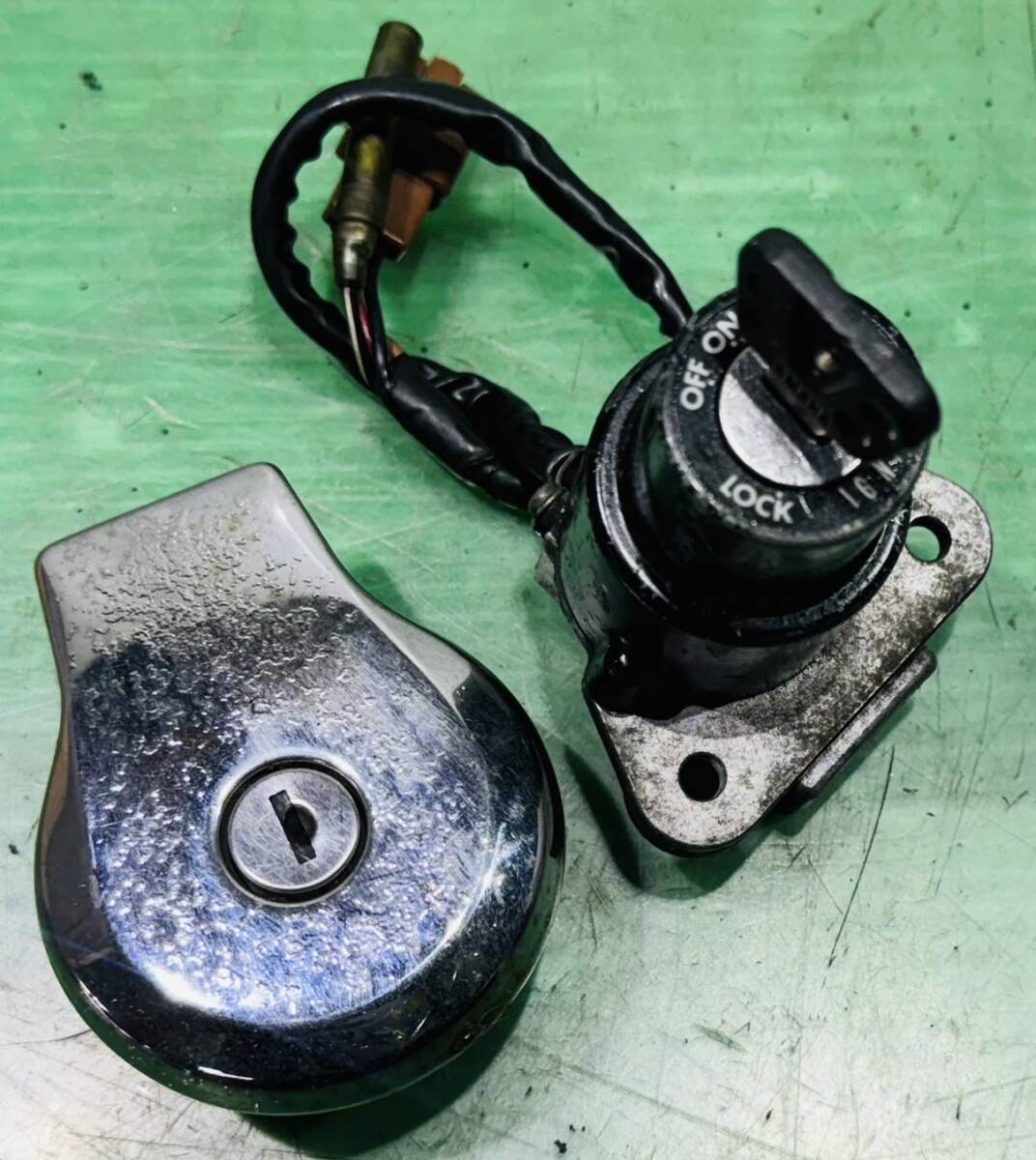 SR400 1JR 純正キー メインスイッチ タンクキャップ 純正鍵付き(ヤマハ