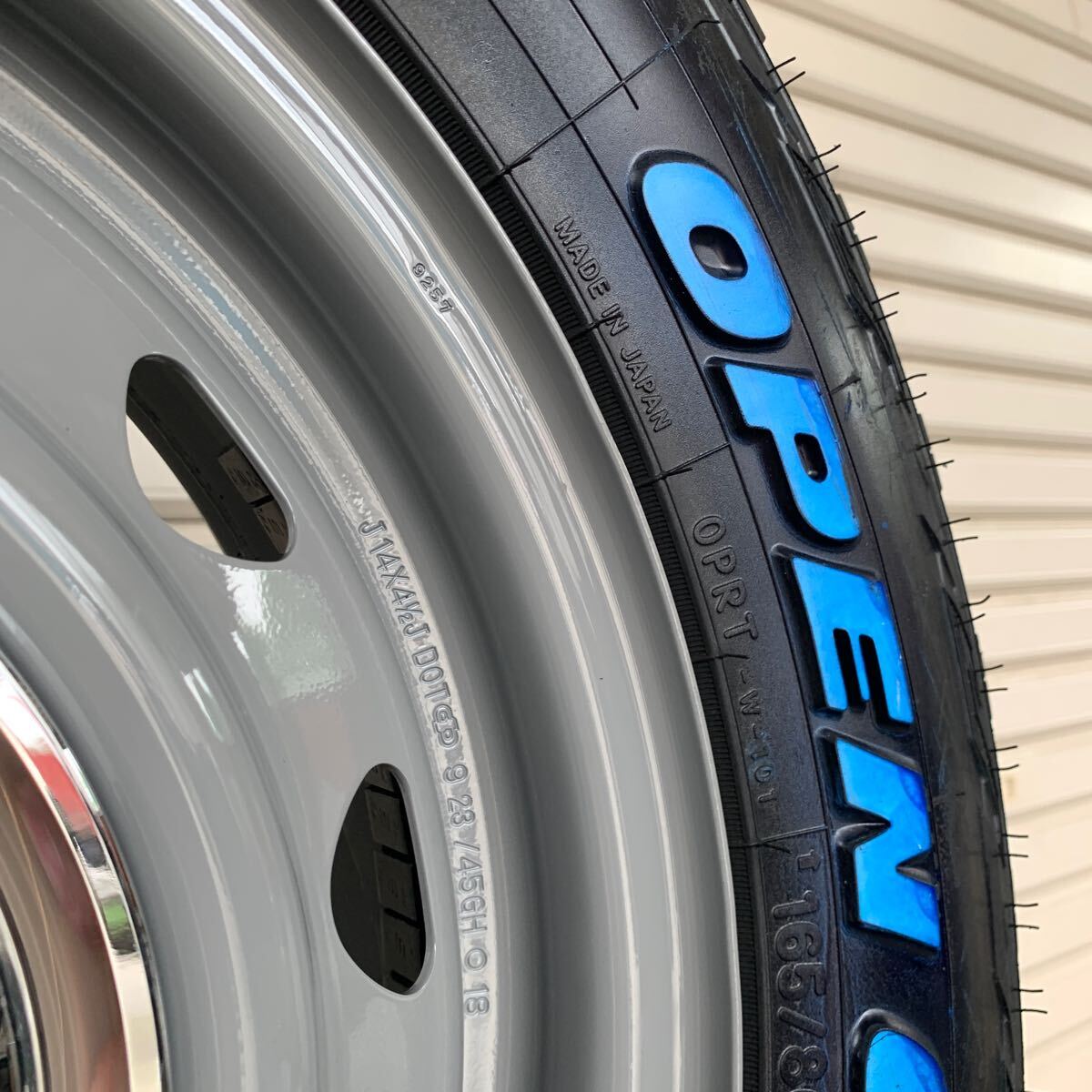 ネオキャロ》TOYOオープンカントリーRT 165/80R14ホワイトレター