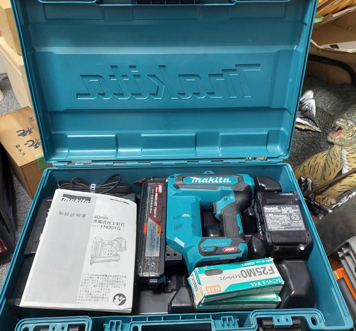 ※未使用品※★電気道具★電動工具★MAKITAマキタ★40mm充電式仕上釘打セット★FN001GRD★40Vバッテリー×1★充電器×1★_1