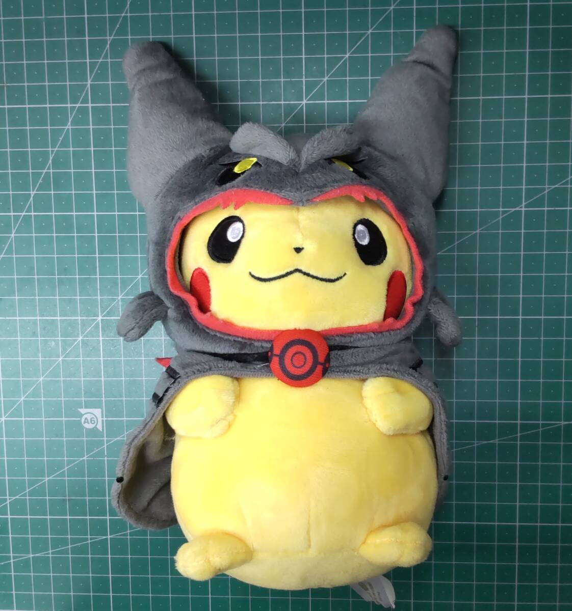 ポケモンセンターオリジナル ぬいぐるみ 黒いレックウザポンチョを着た