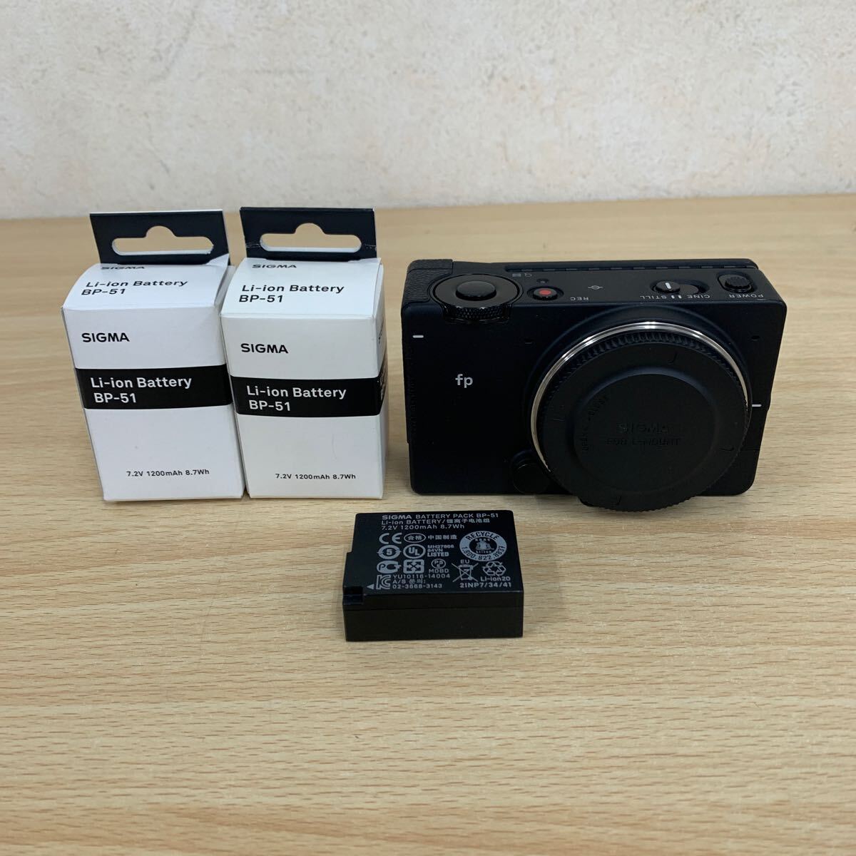美品 シグマ SIGMA FP ボディ ミラーレス一眼カメラ バッテリー3個 