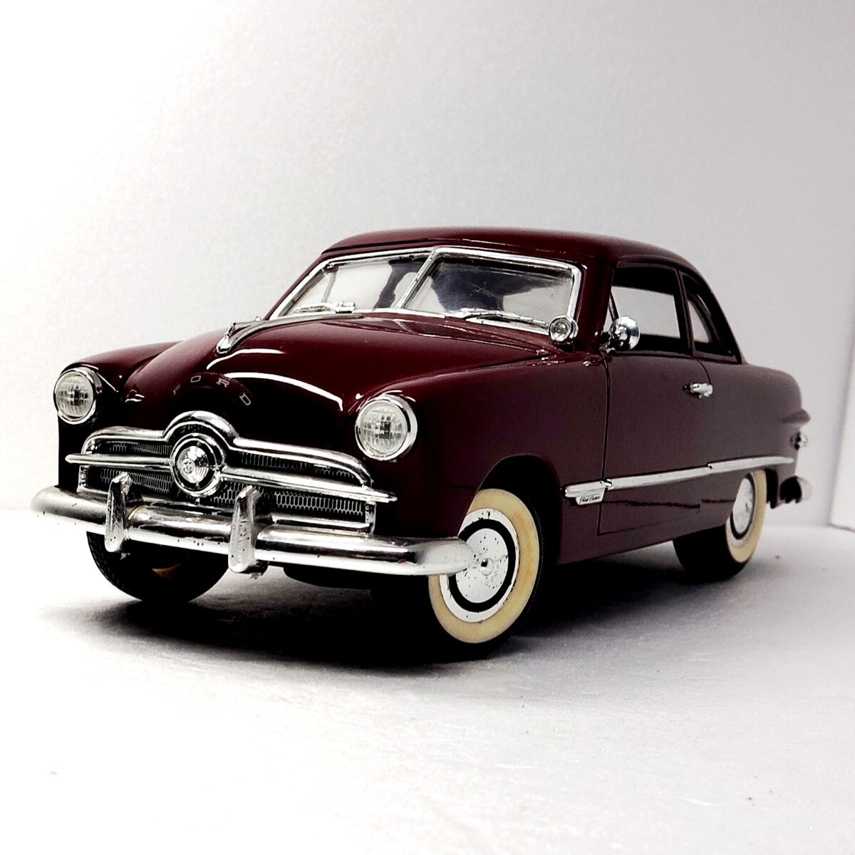 1/18 エンジン再現 ギミック多数 フォード 1949 49 アメ車 クラシックカー ホットロッド アメリカングラフィティ Ford Vintage 1円 122911