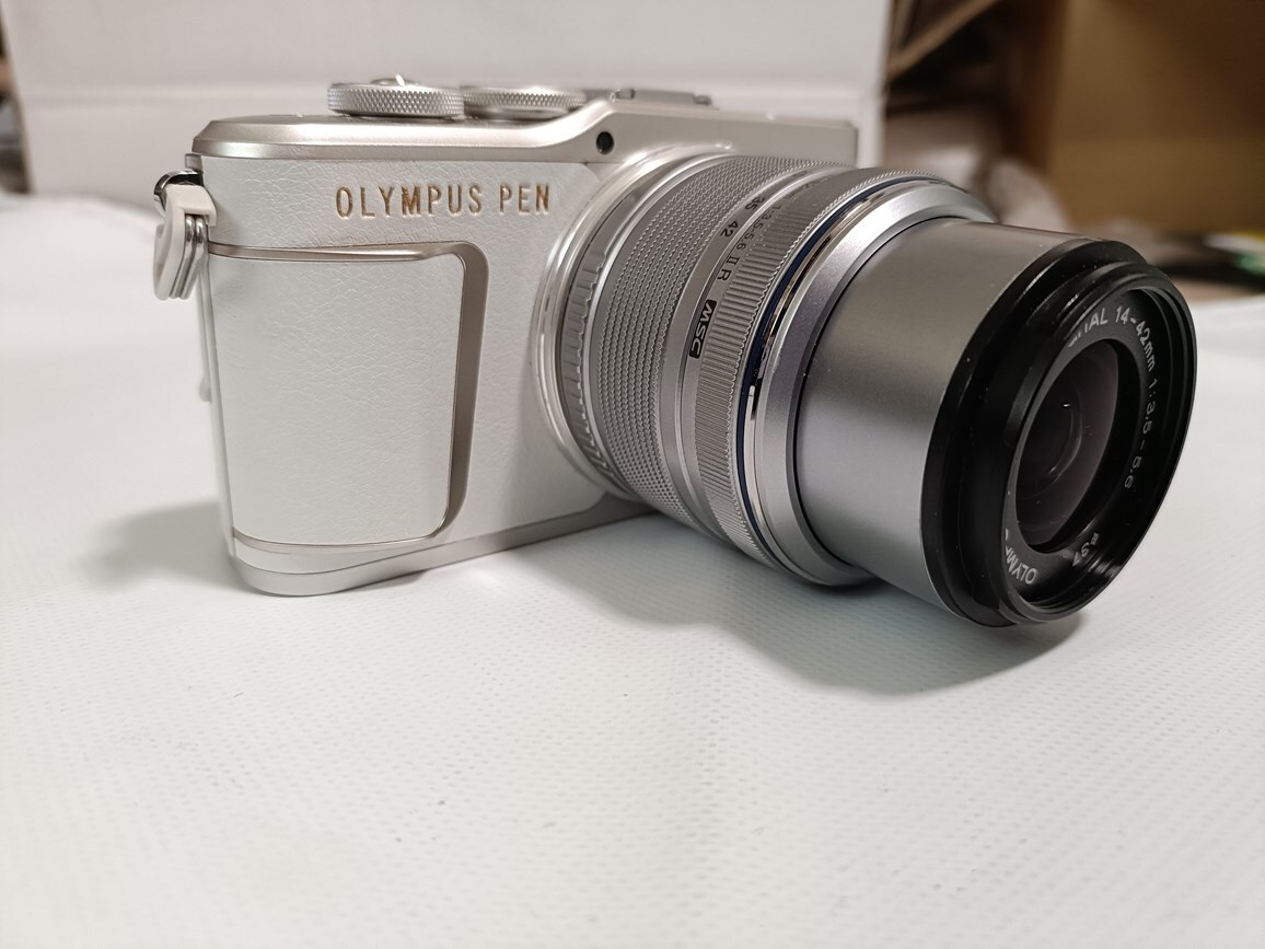 OLYMPUS PEN E-PL10 ミラーレス一眼カメラ : 14-42mm オリンパス EZ 