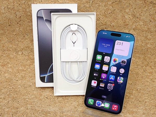 中古 超美品】国内版SIMフリー iPhone16 Pro Max 256GB ホワイト