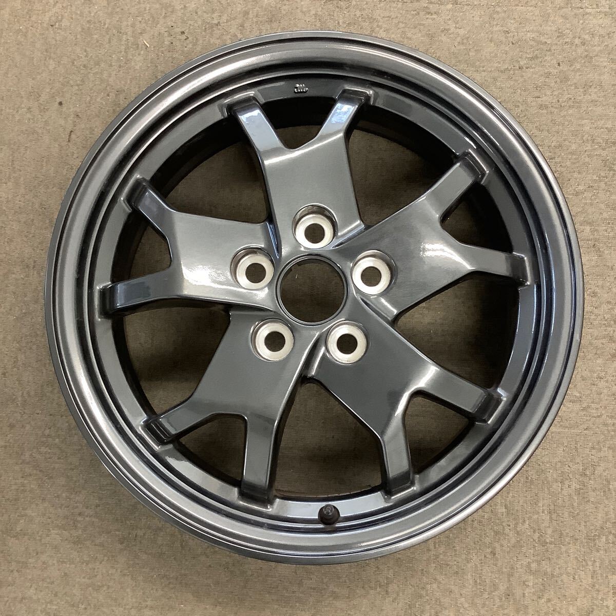トヨタ　純正　 プリウス　６０系　 アルミホイール　１７インチ　６．５Ｊ　＋４０　１１４.３　良好　１本のみ