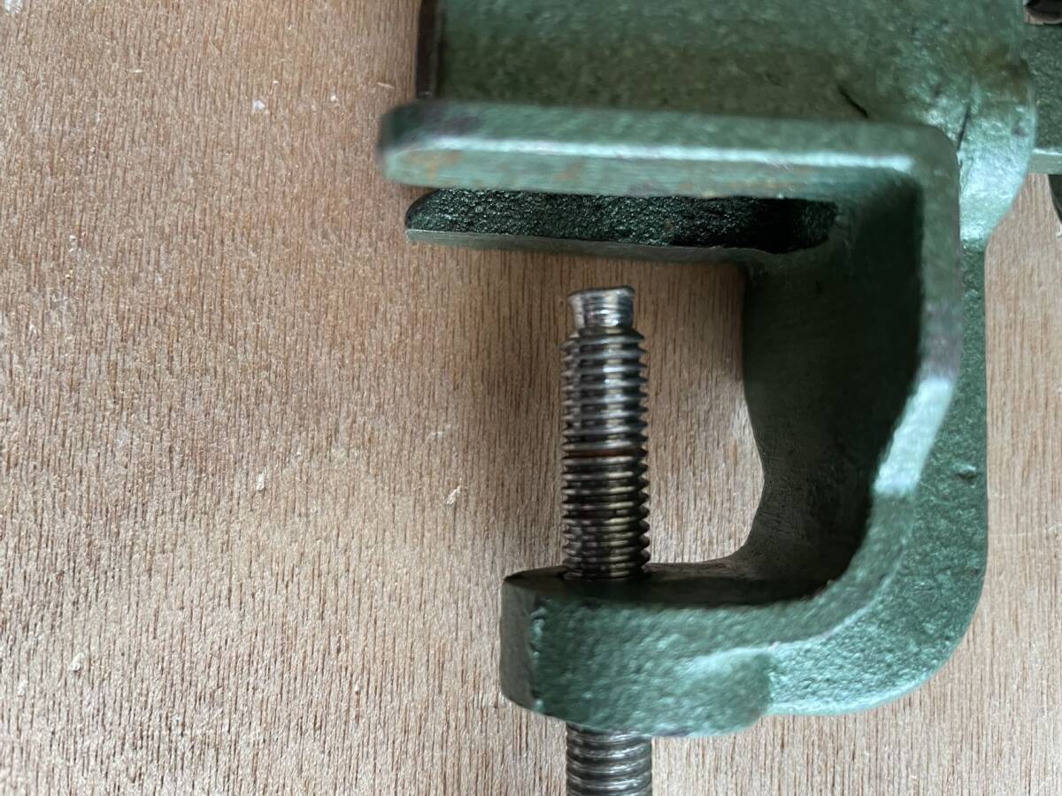 使用した 鉄製ミニ万力 表記38 小型マンリキ バイス 口幅約40ミリ 最大開口約43ミリ 訳ありテーブルに固定部品紛失 _10