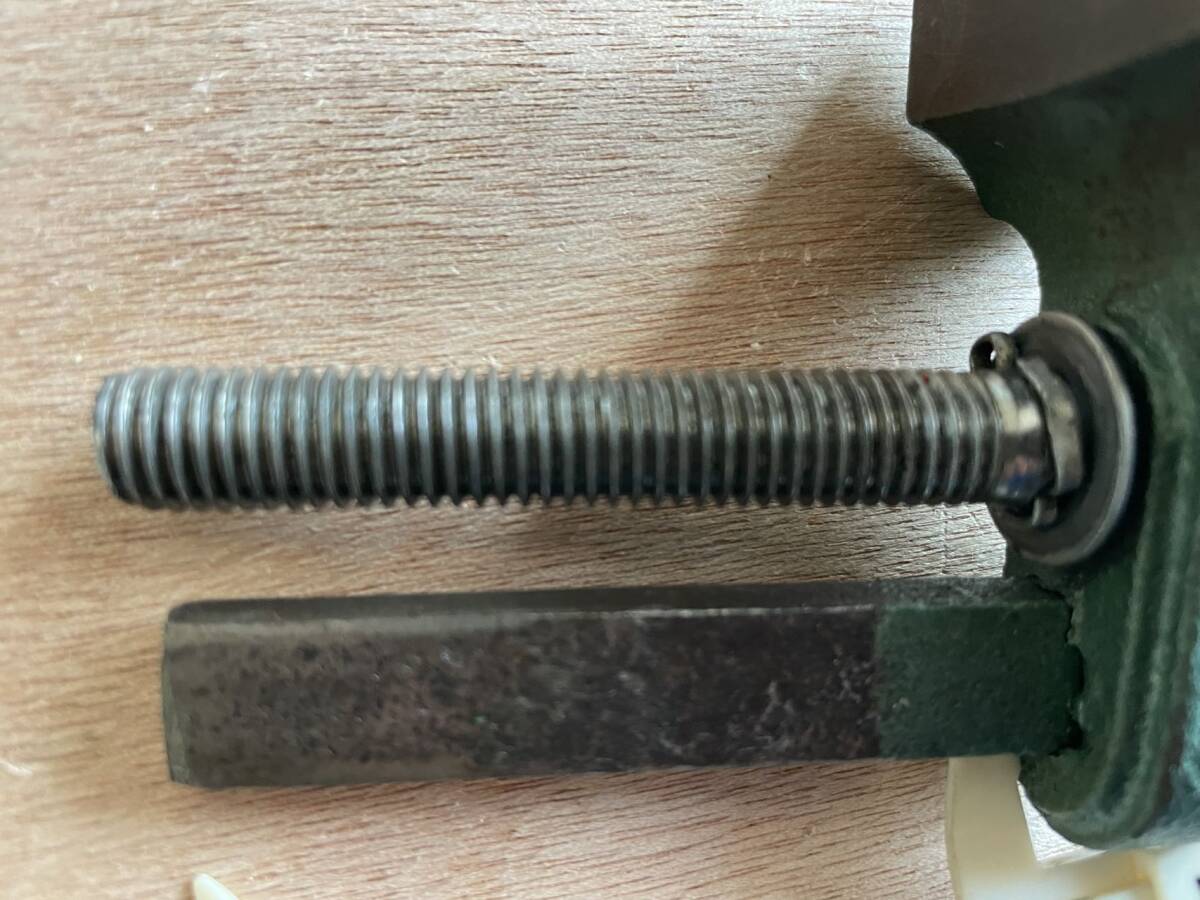 使用した 鉄製ミニ万力 表記38 小型マンリキ バイス 口幅約40ミリ 最大開口約43ミリ 訳ありテーブルに固定部品紛失 _9