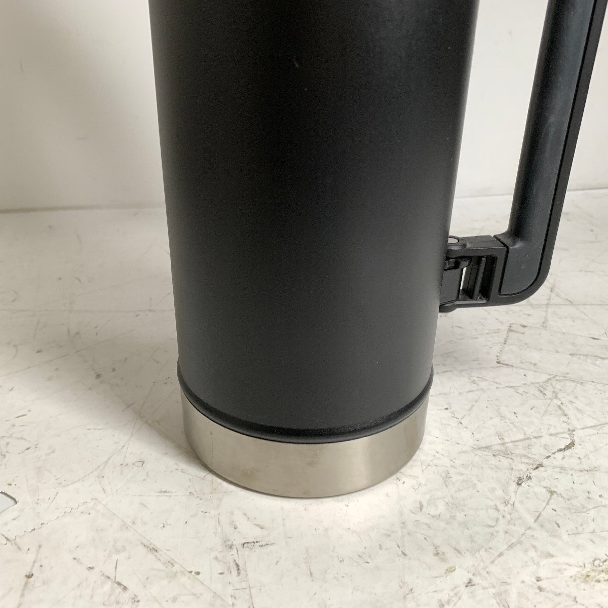 f001 E スタンレー STANLEY 10-07934-072 クラシック 真空ボトル 1.9L グリップ付き 大容量 ステンレス 水筒 保冷 保温 マイボトル_4