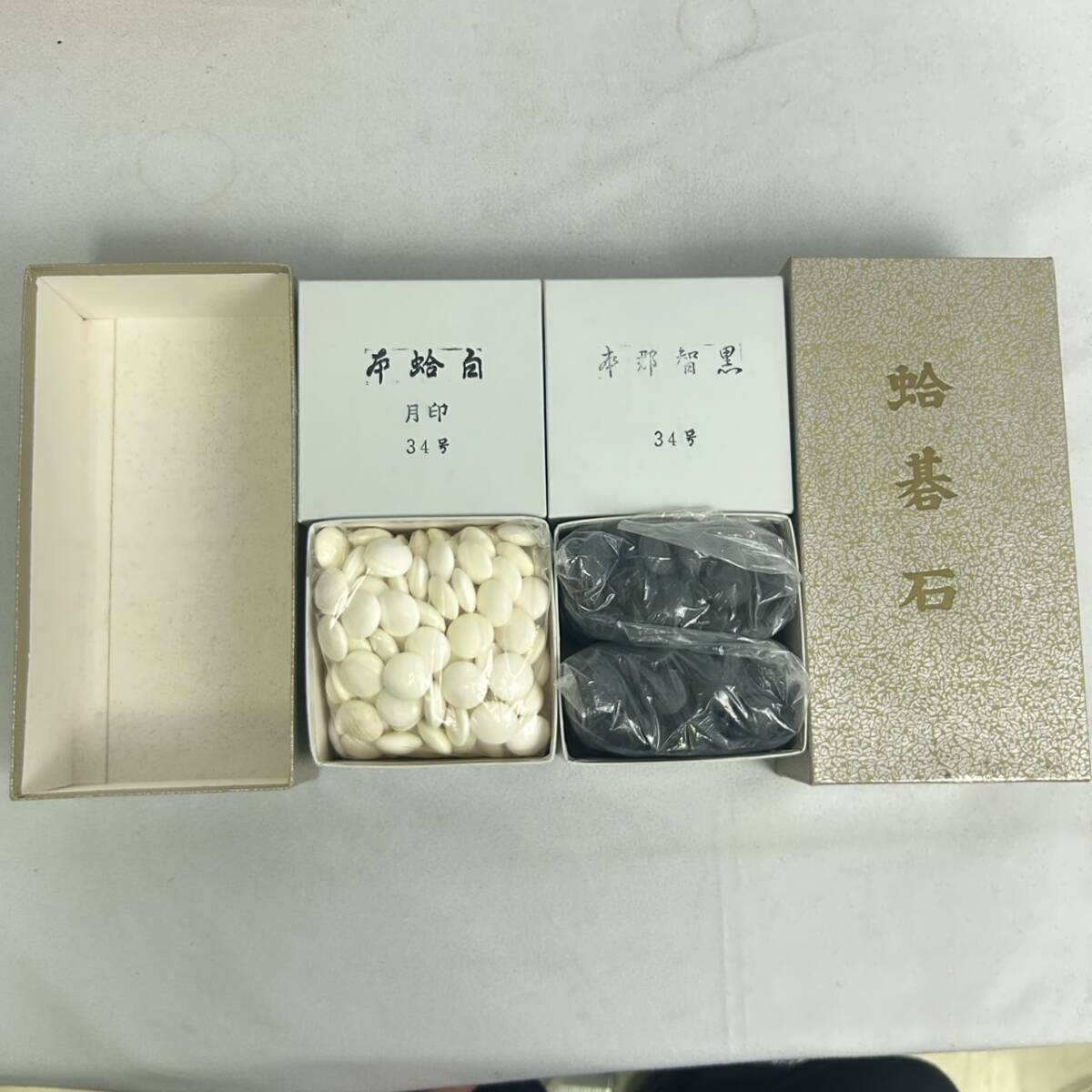 日向特製本蛤碁石と碁笥セット　　特製蛤白石・本那智黒石　実用34号 現状品】日向特製 本蛤碁石 34号 囲碁 白石 黒石 碁笥付き 碁石 古美術