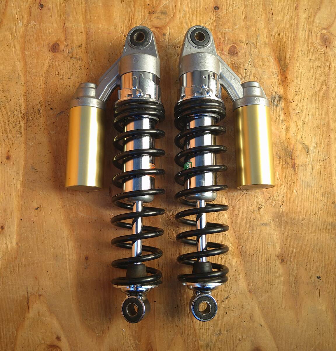 お得，定番人気 CB400SF 純正 SHOWA ショーワ リアサス サスペンション NC42 NC39 CB750F RC42(リア)｜売買されたオークション情報、yahooの商品情報をアーカイブ公開 - オークファン ホンダ用