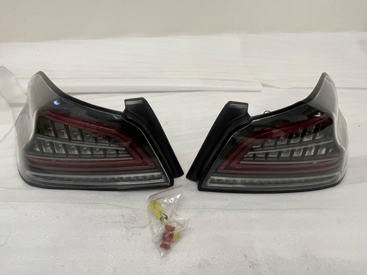 社外テールランプ　 WRX　STI　スモーク　流れるウィンカー　P1186 WRX STI 流れるウインカー 正規品スバル VG CTF-05