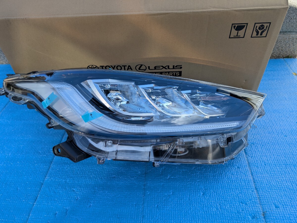 トヨタ ヤリス MXPA10 LED 右ヘッドライト KOITO K0-3 81110-K0031