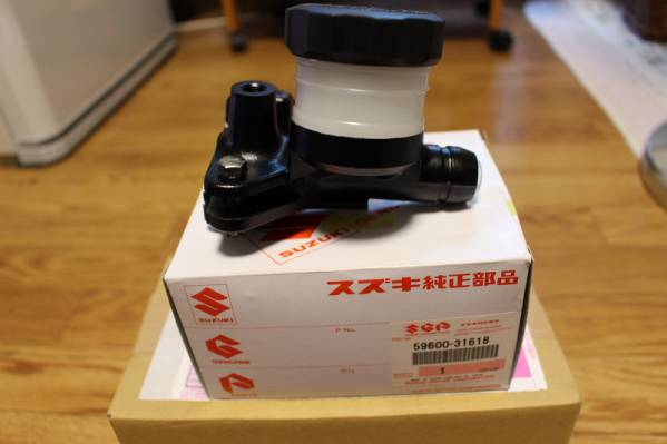 GT750 用 純正マスターシリンダー未使用品