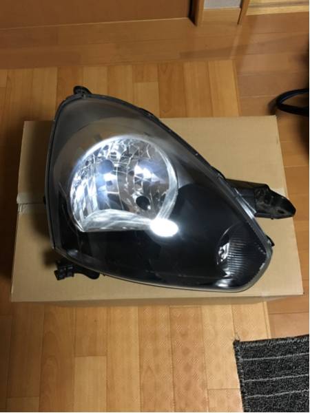 24年DAIHATSUミライース右ヘッドライトユニット中古品 ミライース 初代