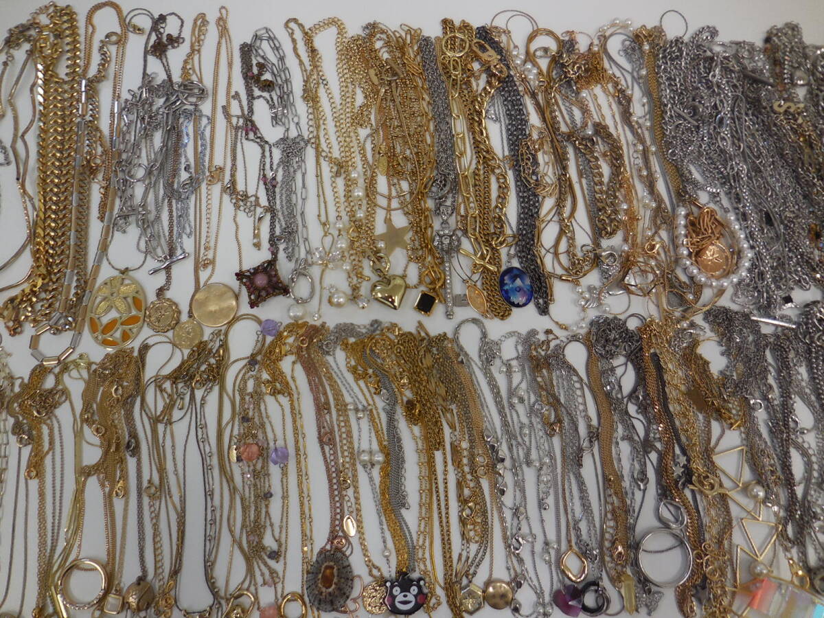 メッキ アクセサリー おまとめ 重さ約3㎏ ネックレス ブレスレット バングル イミテーション ジャンク_4