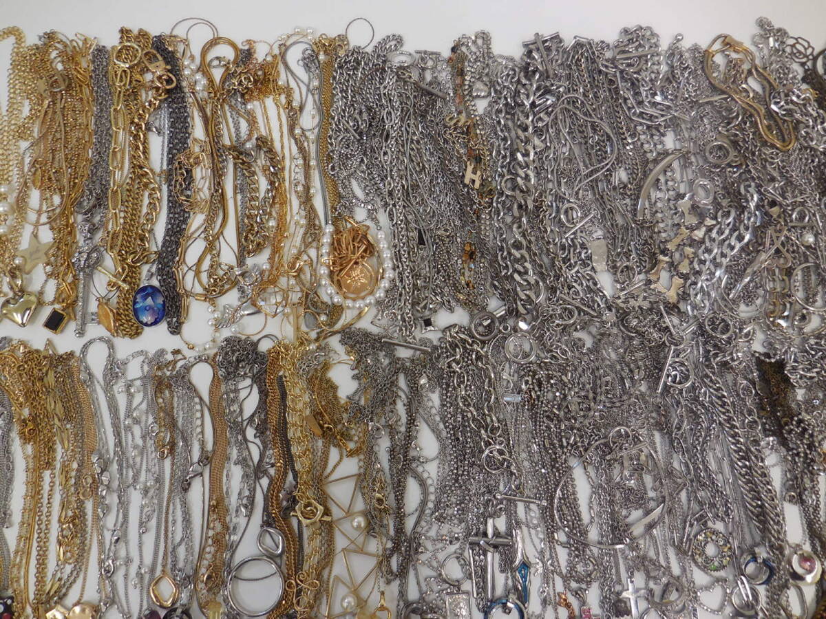 メッキ アクセサリー おまとめ 重さ約3㎏ ネックレス ブレスレット バングル イミテーション ジャンク_6