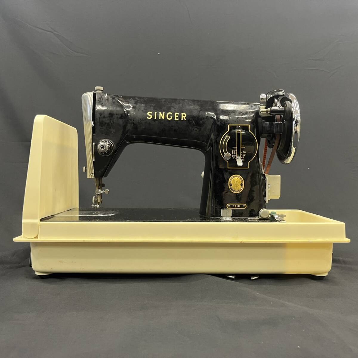 25横/A067560-1/IT3000/H052-201/　SINGER　ミシン　191U 　シンガー　フットペダル付き　アンティーク_2