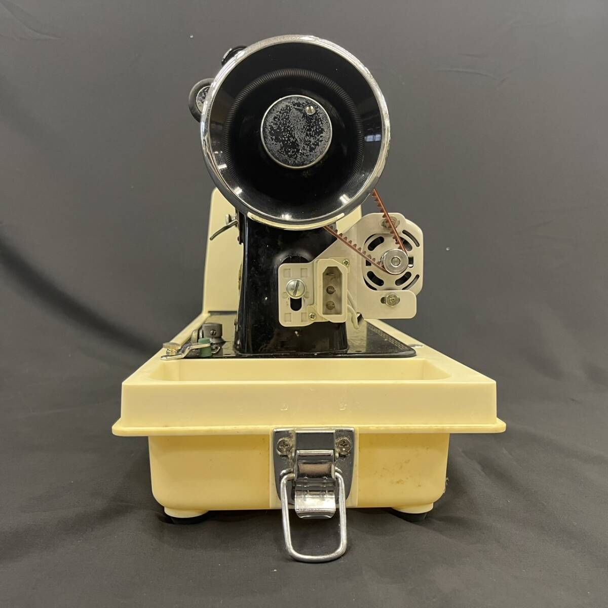 25横/A067560-1/IT3000/H052-201/　SINGER　ミシン　191U 　シンガー　フットペダル付き　アンティーク_4