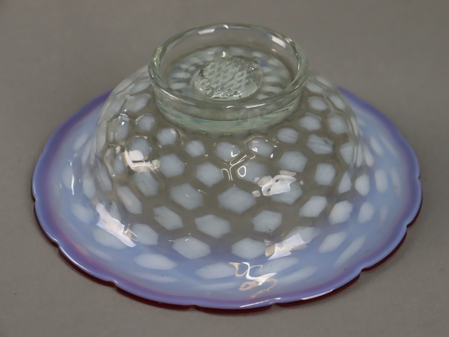 明治後期、大正ロマン コンポート　和ガラス ウランガラス 和ガラス 名品 明治大正ガラス 金赤色花縁型抜き亀甲紋コンポート 氷