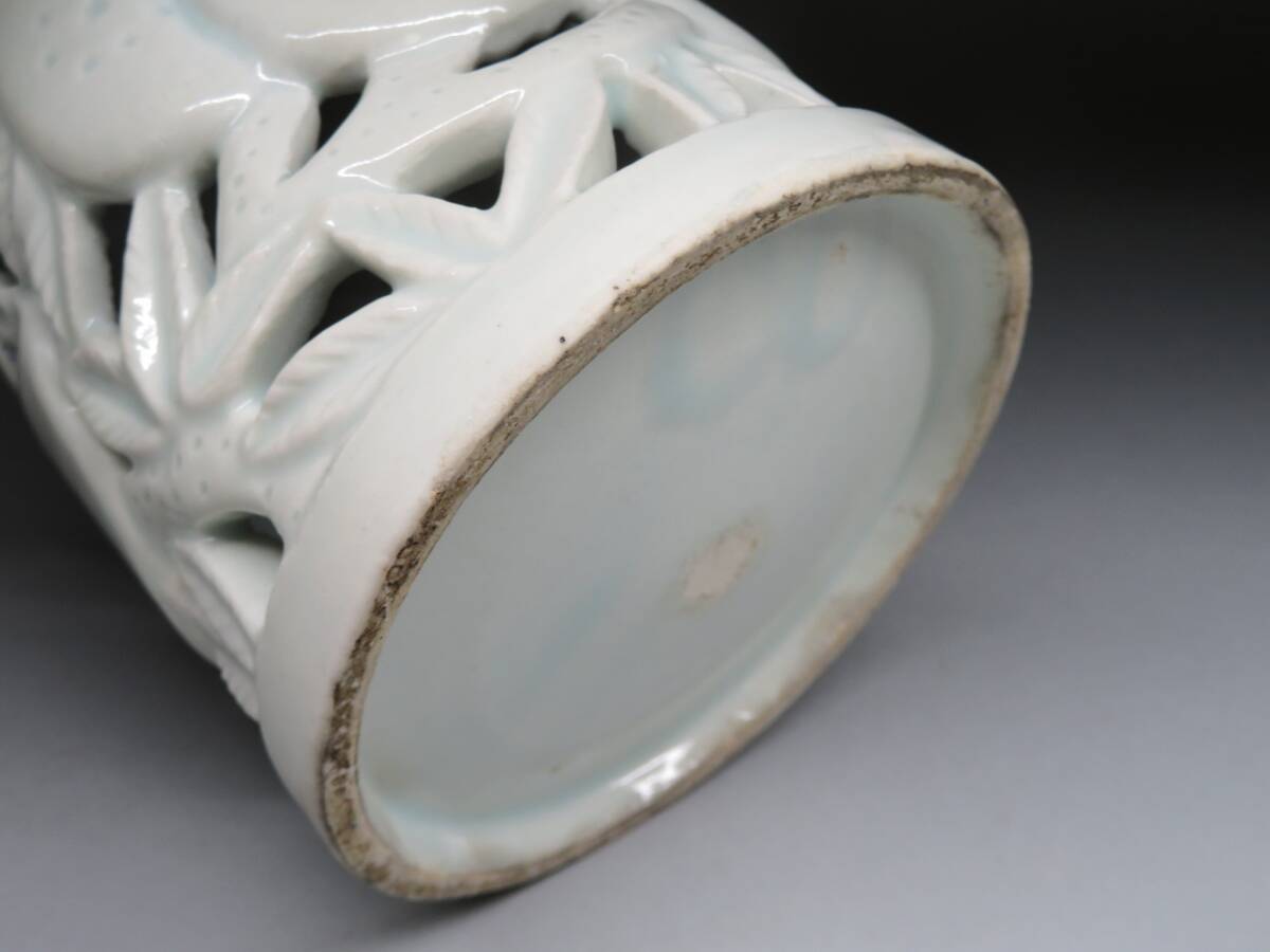 李朝/高麗 特集出品】李朝白磁透かし彫り桃紋筆筒 朝鮮古陶磁器/李朝