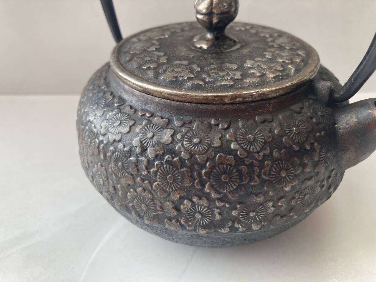 南部砂鉄急須 岩鋳 清末作 桜尽 箱無し(鉄瓶)｜売買されたオークション