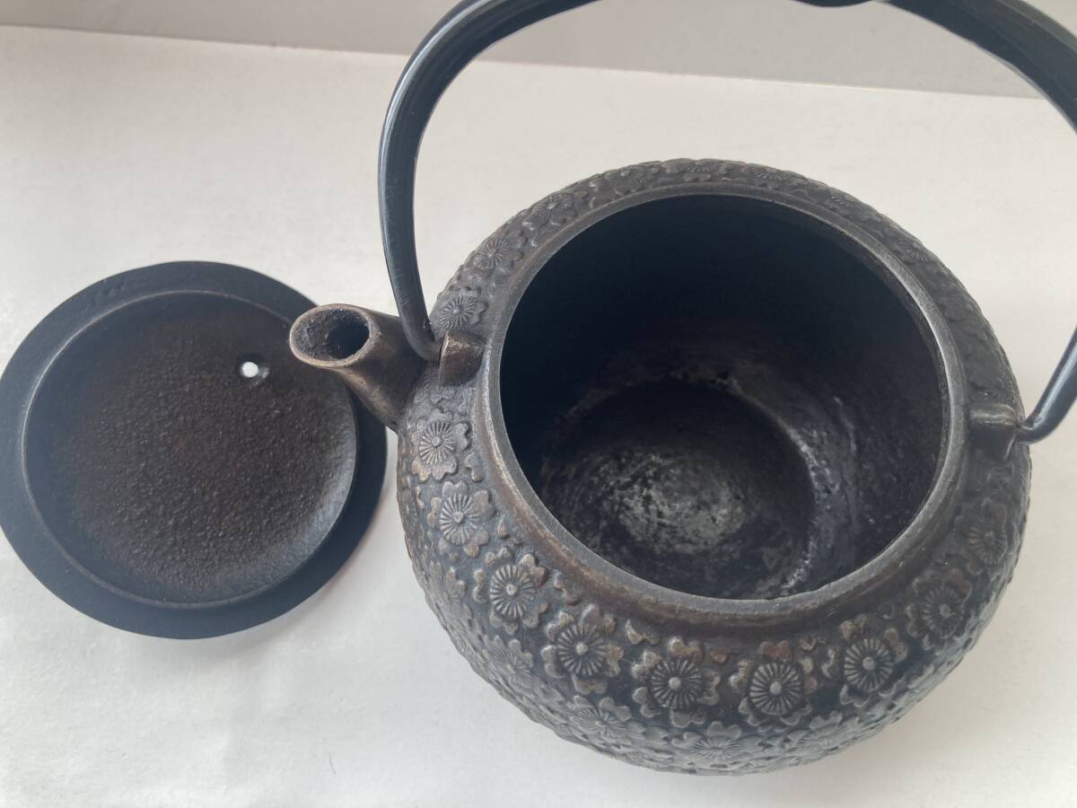 南部砂鉄急須 岩鋳 清末作 桜尽 箱無し(鉄瓶)｜売買されたオークション