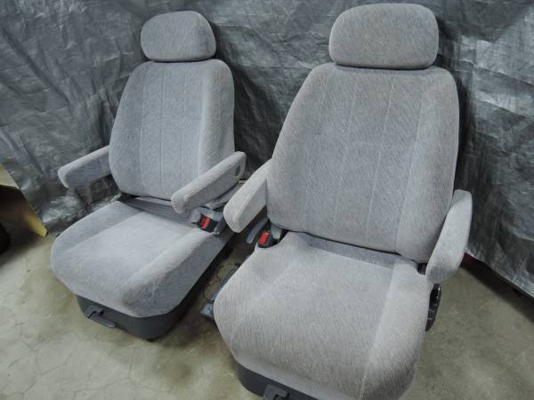 快適多機能キャプテン　ハイエースバン用快適セカンドシート