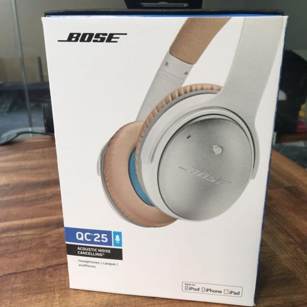 BOSE QuietComfort 25 イズキャンセリング ヘッドホン シルバー