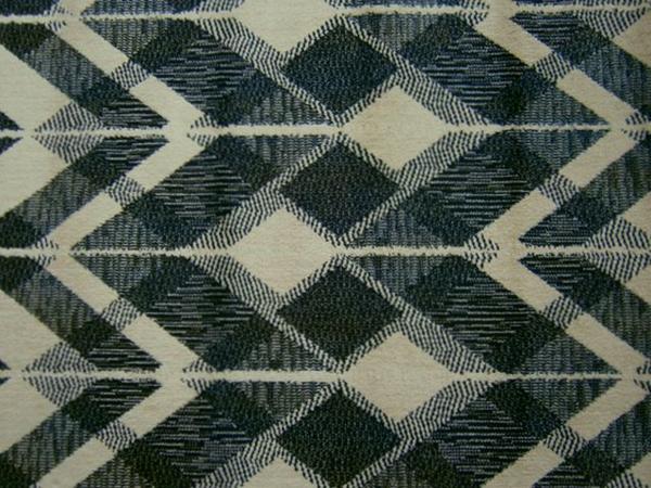 即決！スタイリッシュでお洒落な北欧風ラグ！１９５ｘ１９５ＮＶ