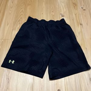 UNDER ARMOUR ショートパンツ MD 黒 ヒートギア ルーズ 短パン M HG 半ズボン ハーフパン